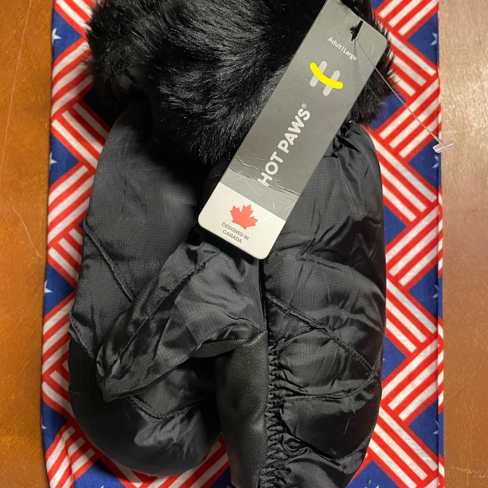 Hot Paws women’s mittens. New with tags.Size large